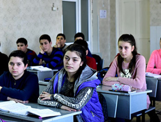 Artsrun-Avagyan-visited-school-N10