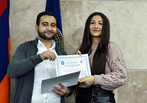 Certificates-to-participants-of-training