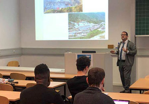Tigran-Sargsyan-gives-lectures