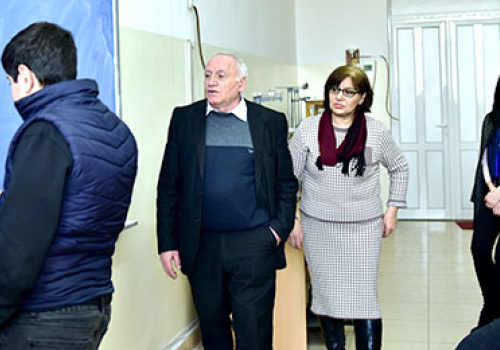 Schoolchildren-at-the-faculty-of-Physics