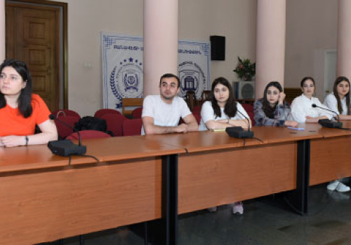 lecture-quest-at-YSU-faculty-of-international-relations