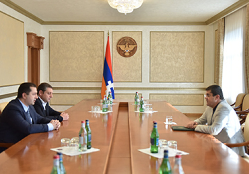 Hovhannes-Hovhannisyan-met-Arayik-Harutyunyan