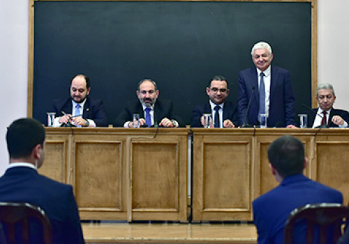 Prime-minister-met-economists