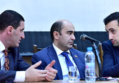Government-structure-and-democracy