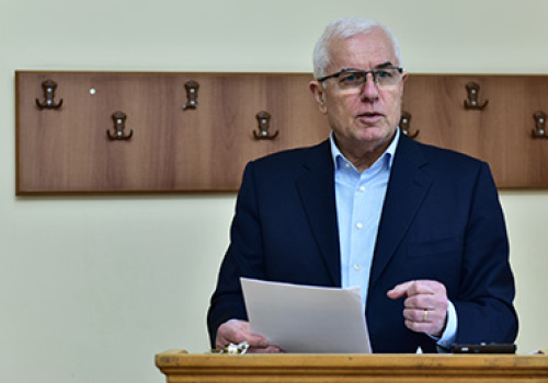 Gagik-Ghazinyan-met-students