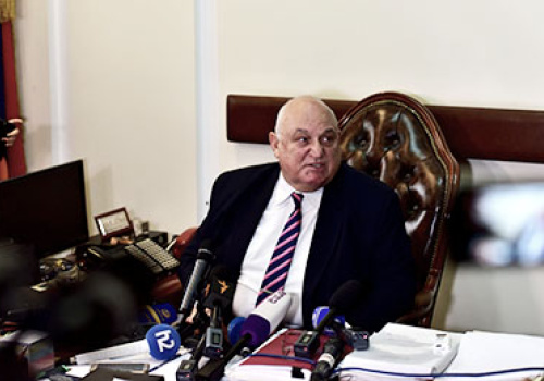 Aram-Simonyan-gives-a-briefing