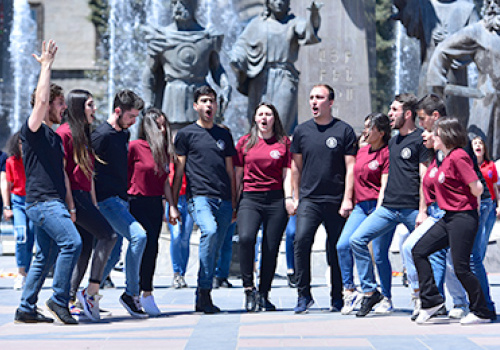 YSU-100-flash-mob