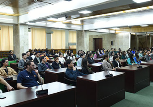 Discussion-at-the-Faculty-of-Law
