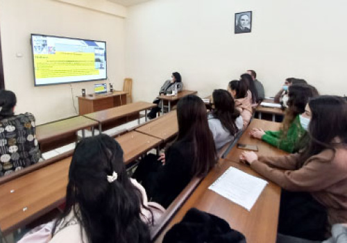online-lectures-with-famous-professor-and-painter-at-USA