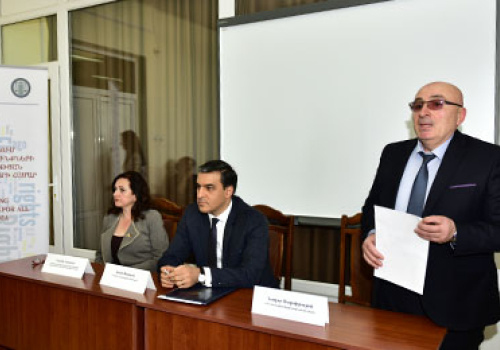 Arman-Tatoyan-met-journalists