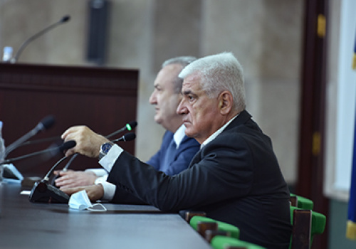 Vahram-Dumanyan-met-the-members-of-Academic-council-of-YSU