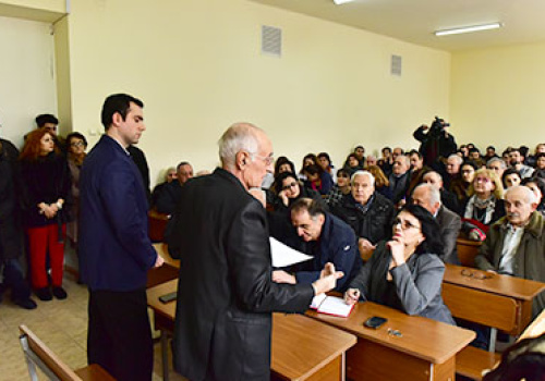 Discussion-at-the-faculty-of-Chemistry