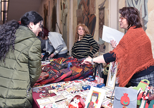 Sale-exhibition-at-YSU