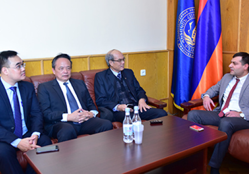 Cooperation-between-YSU-and-American-University-in-Vietnam