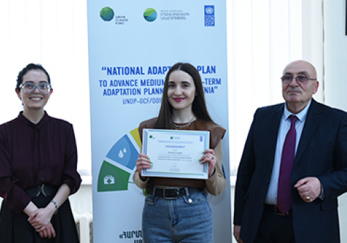 The-students-received--certificates