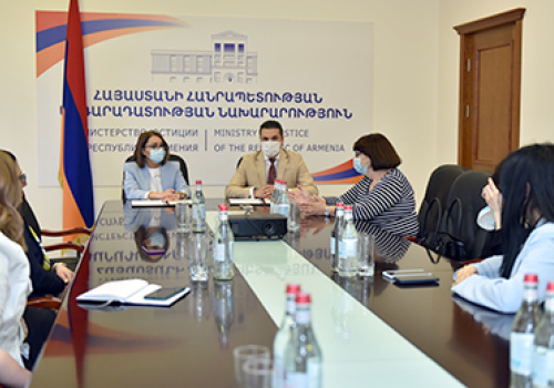 Signing-of-the-memorandum-at-the-Ministry-of-Justice
