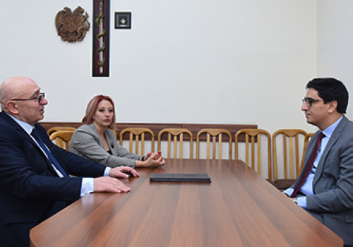 Yeghishe-Kirakosyan-at-the-faculty-of-Journalism